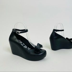 Mel By Melissa Toffee Apple Jelly Black Wedge